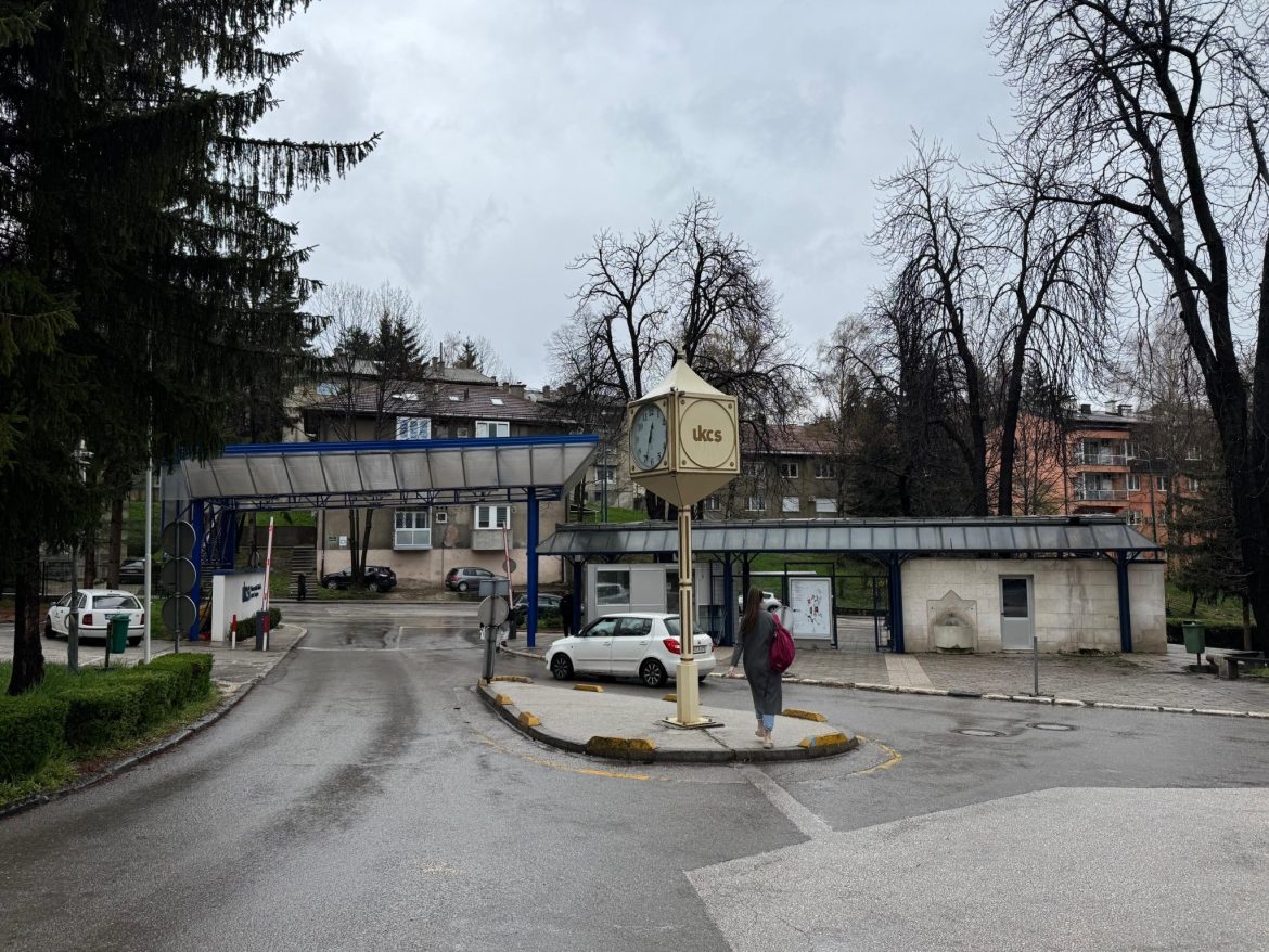 Upozorenje radnika Kliničkog centra u Sarajevu: Menadžment prema nama ne gaji majčinski odnos, radimo u strahu